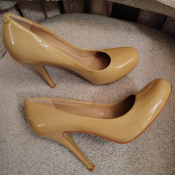 Vince Camuto pump, heels, tan, executive, professional, out on the town, stylish - Picture 10 of 13
